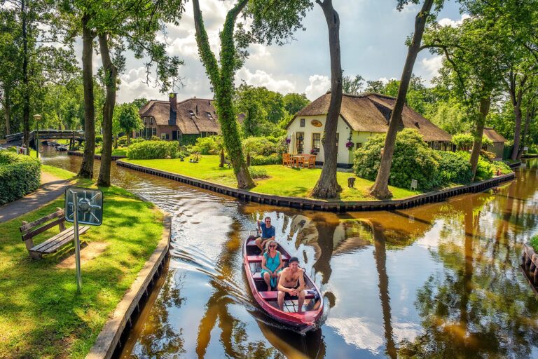 15 Best Places to Visit in the Netherlands for Travelers